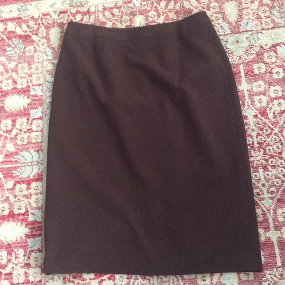 Brown lined pencil skirt. No snags, rips or spots
